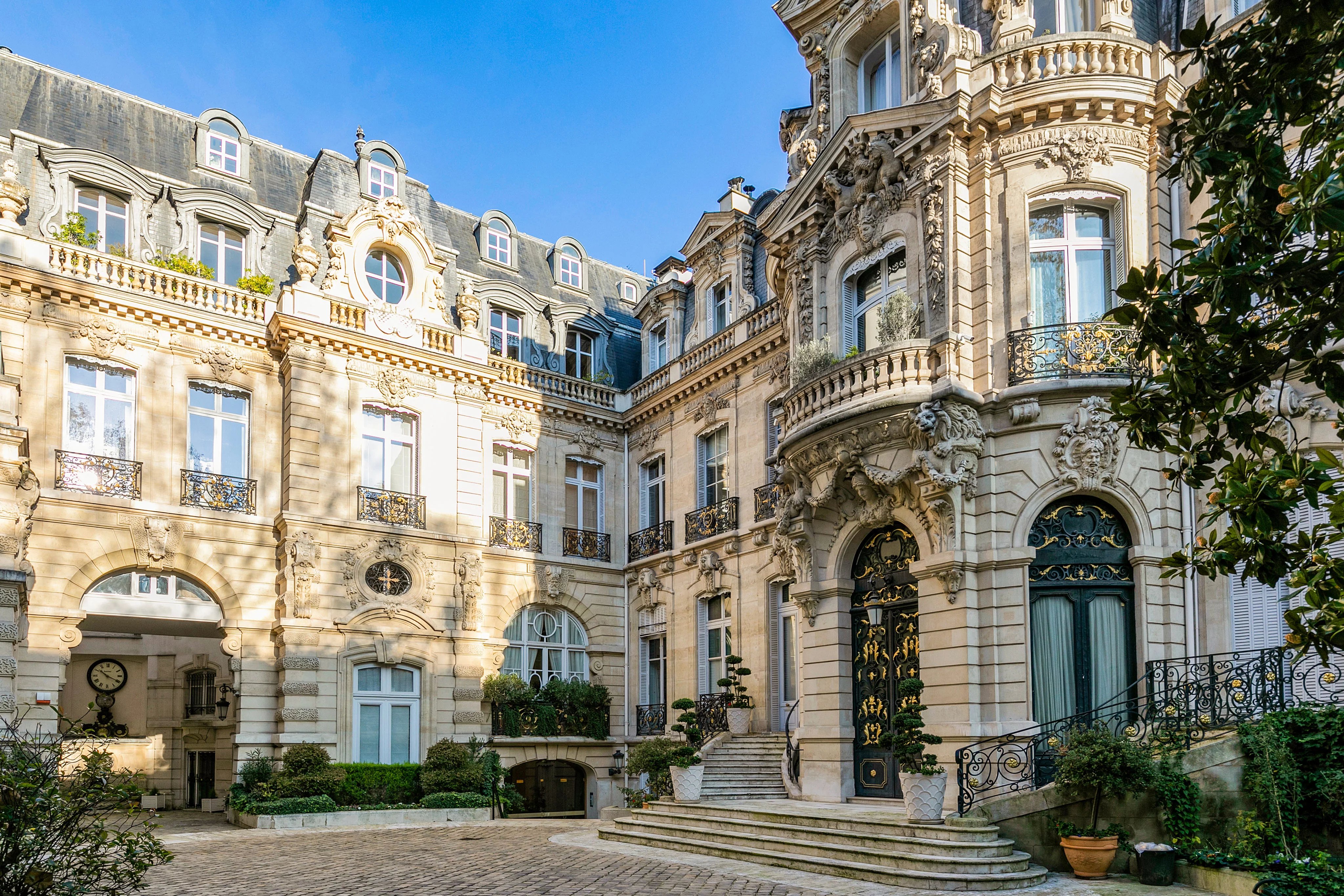 Daniel Féau: 80 Years of Success